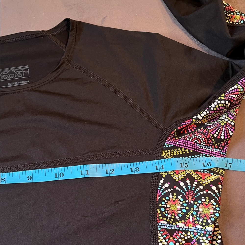 Patagonia Micro Swell Rashguard long sleeve Top Multicolor Patterned Side Panels - Picture 6 of 6